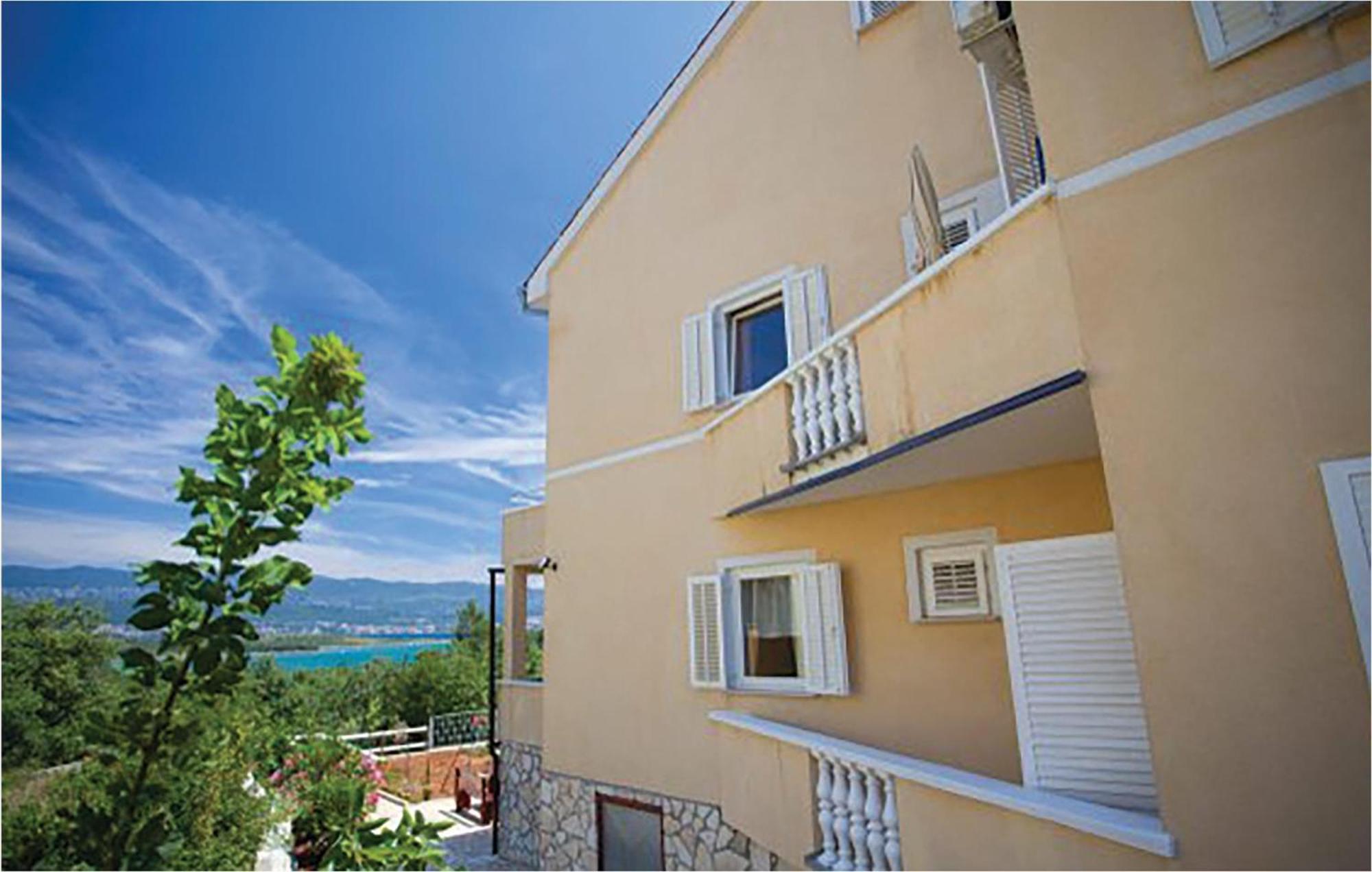 1 Bedroom Beautiful Apartment In Малинська Екстер'єр фото